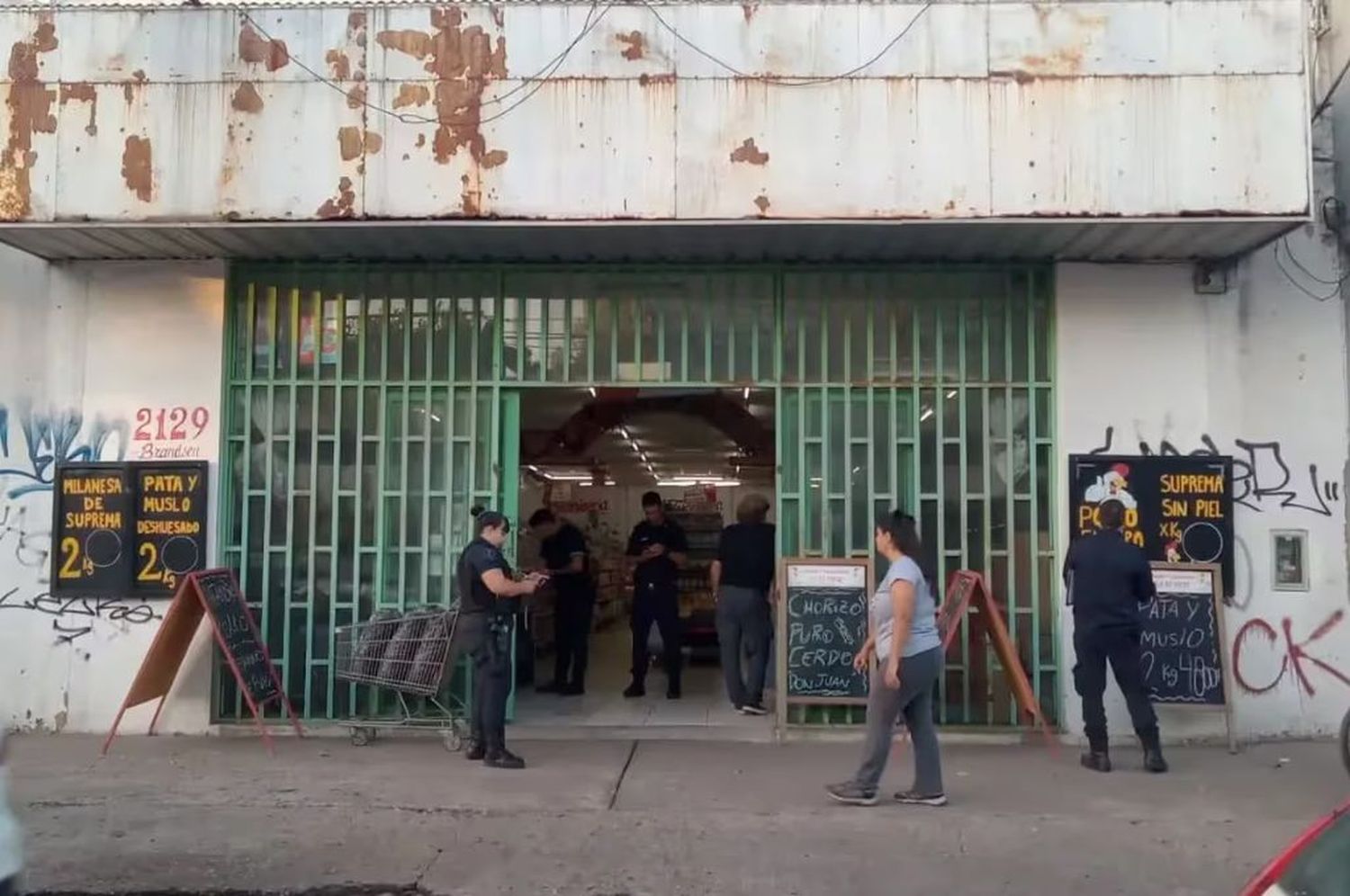 Supermercado llamado "Happy", en Ituzaingó