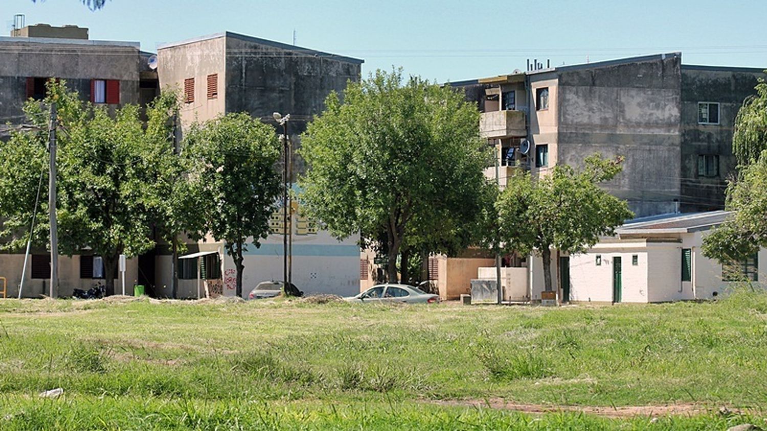 Firmat: arrestado por agredir a una joven y causar daños en una vivienda