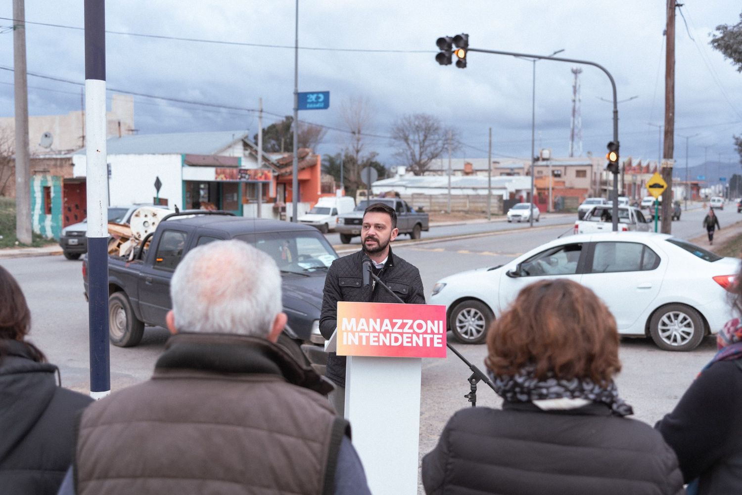 “Tenemos que cumplir las normas de tránsito y respetarnos entre todos, porque en una ciudad donde vivimos 150 mil personas, hay 150 mil vidas que tenemos que cuidar", aseguró el precandidato.