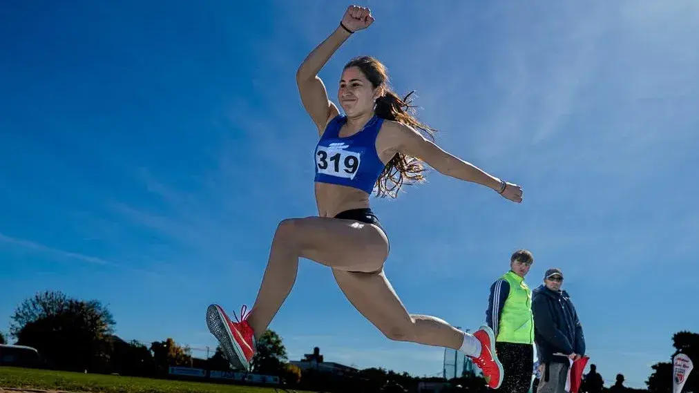 El salto que coronó a Rosario Coronel campeona Nacional U20