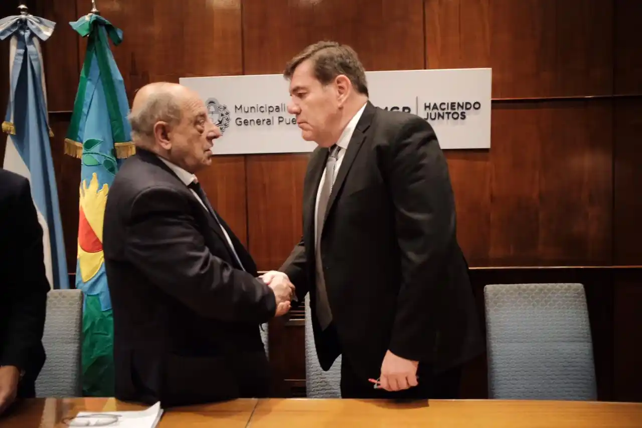 Arroyo le traspasó el mando a Montenegro en un acto protocolar