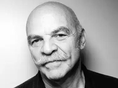 El escritor y periodista, radicado en España, redobló sus críticas hacia el mandatario