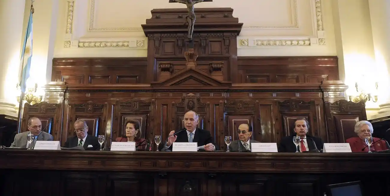 Año 2015. La Corte Suprema tenía siete integrantes y dos eran mujeres: Elena Highton de Nolasco y Carmen Argibay. Crédito: TELAM