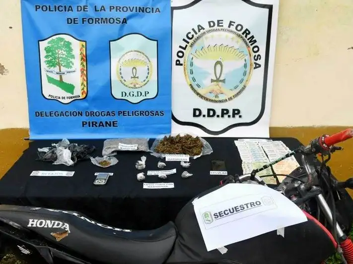 Detuvieron a un dealer y secuestraron
droga apta para más de 3.000 dosis
