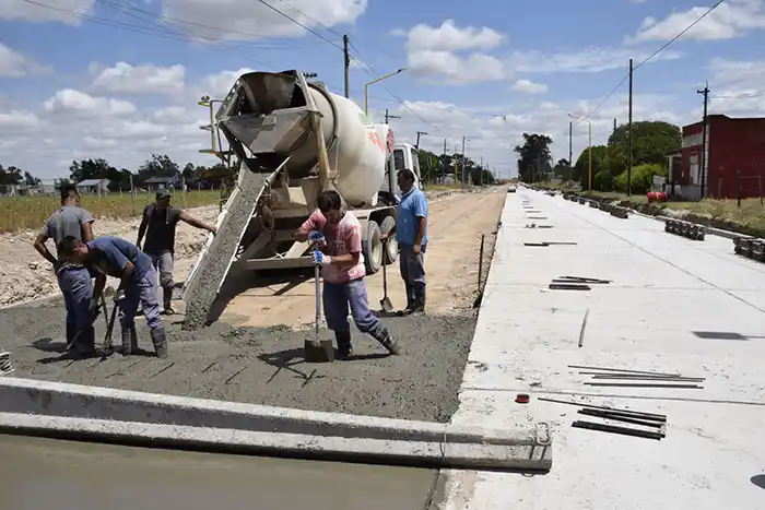 Avanzan obras de pavimento en la avenida Sargento Cabral
