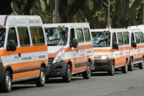 Demoraron a una pareja en Empalme Graneros por llevar armas a bordo de un transporte escolar