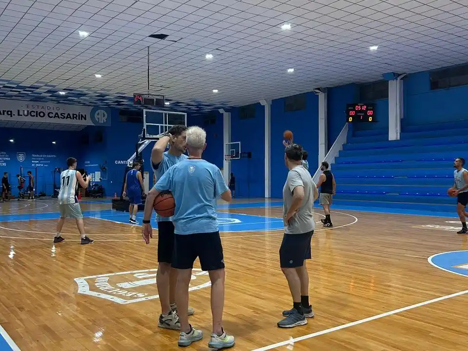 La Crema suma a Juan Parola al CT que encabeza Claudio Requejo de cara a la Liga Federal. Foto: Prensa AR