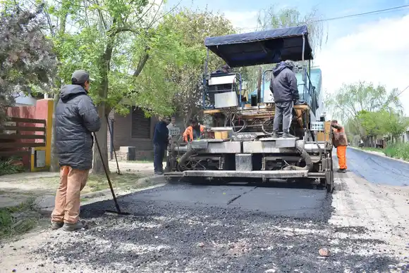 Barrio Escribano: Comenzó el asfaltado de la calle Río Negro