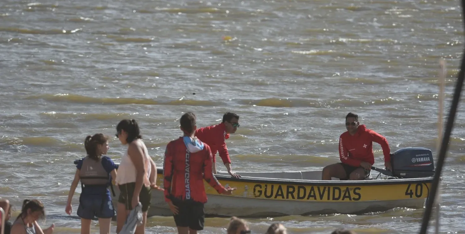 Se recomienda prestar atención a las indicaciones de los guardavidas en cada balneario. Mauricio Garín.