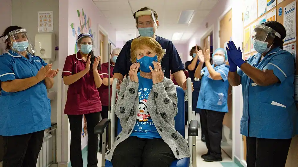 Comenzó en el Reino Unido la vacunación contra el coronavirus