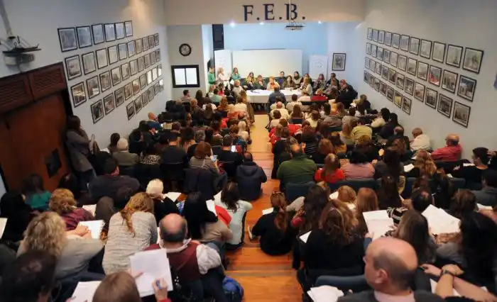 Docentes amenazan con no iniciar las clases tras las vacaciones de invierno