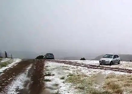 Por la  nieve, cortan Ruta 76 en Sierra de la Ventana