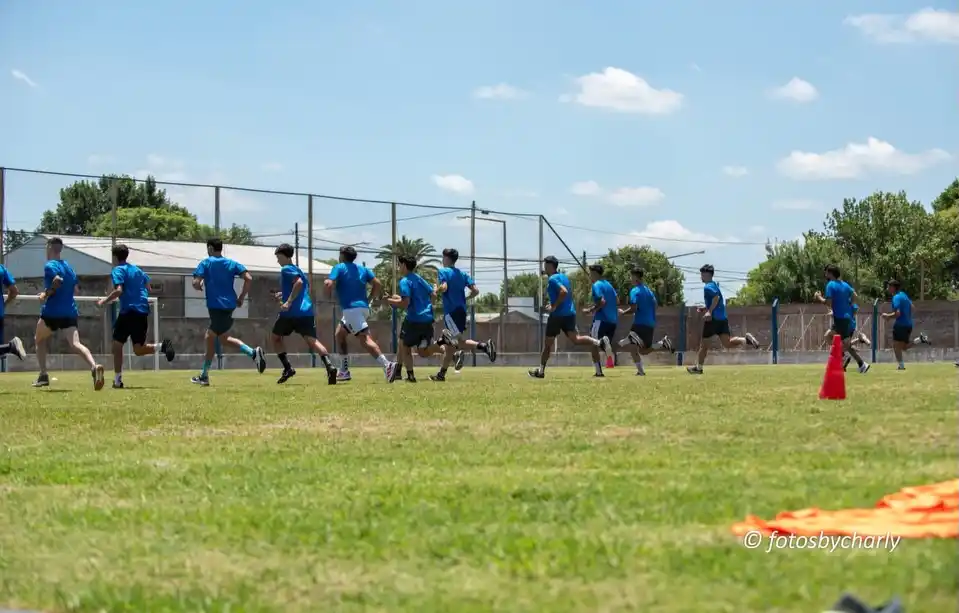 La V Azulada comenzó su camino hacia la temporada 2026 de la Liga Venadense. Foto: @fotosbycharly