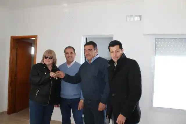 Entregaron la casa sorteada por el Club Bancario
