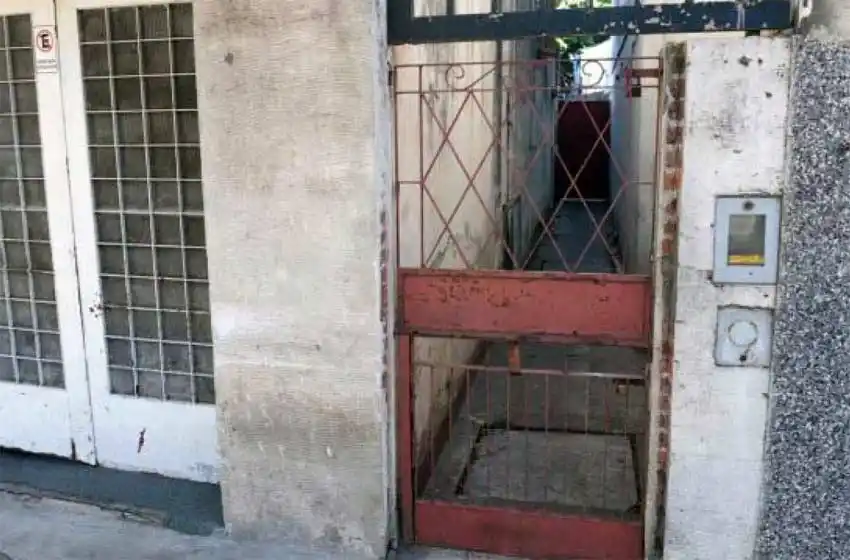 Dictaron prisión preventiva domiciliaria al padre del hombre que tuvo cautiva a su pareja por 20 años