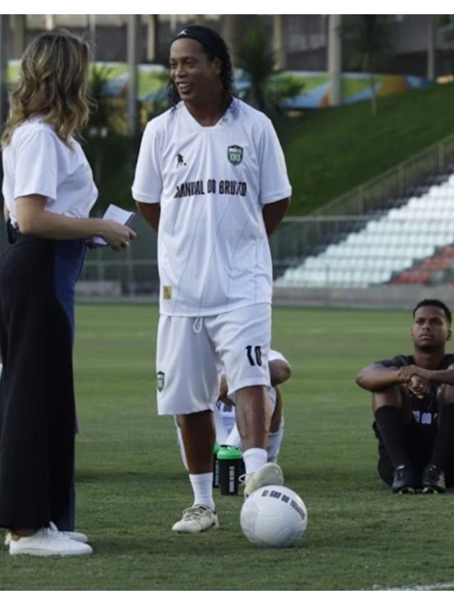 Cuántos candidatos participan en el reality de fútbol de Ronaldinho y qué premios ofrece