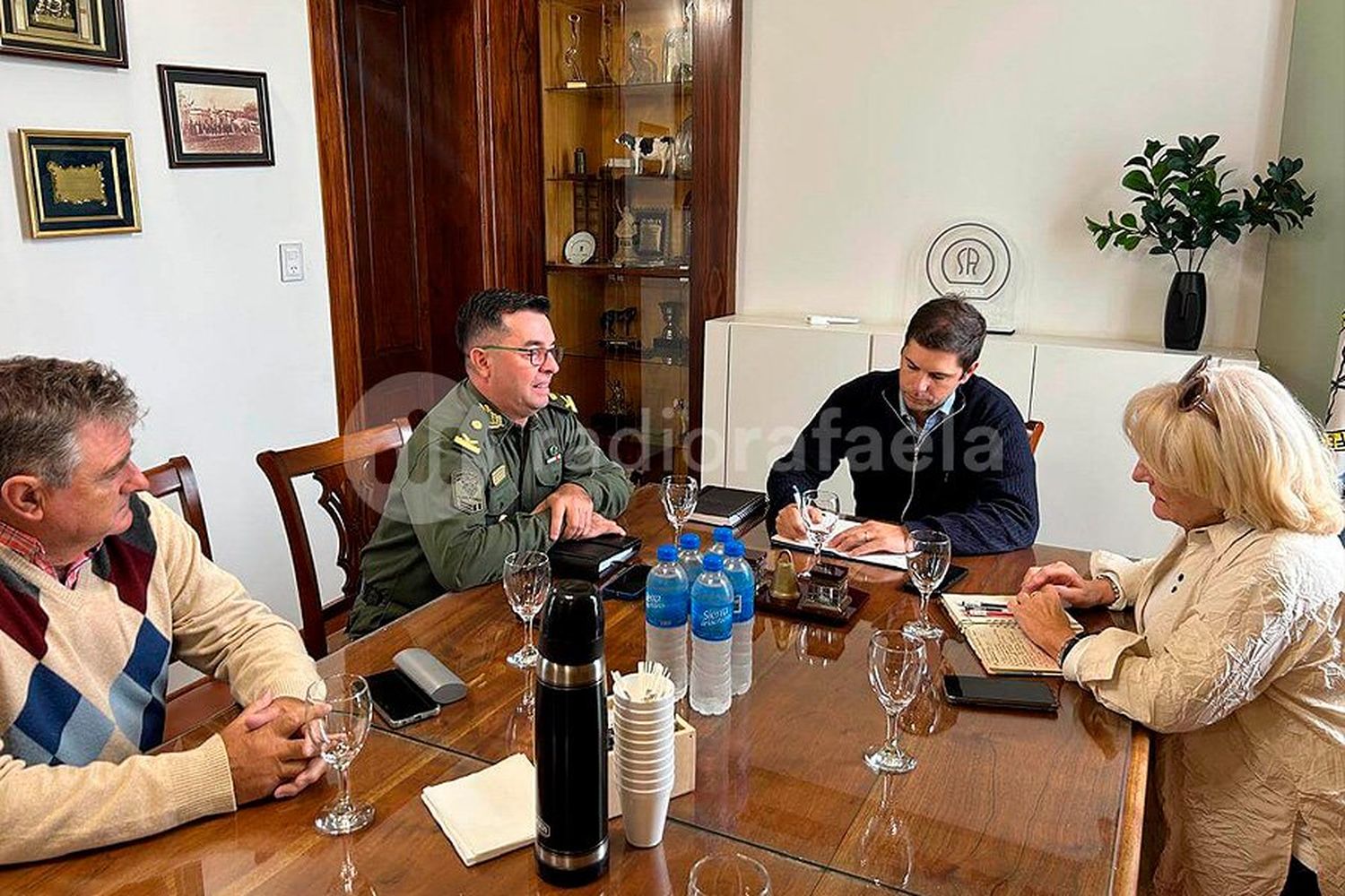 Reunión clave entre el subdirector de Los Pumas y la Sociedad Rural de Rafaela por las tareas de seguridad en la región