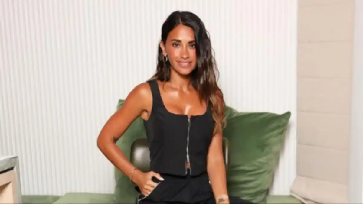 El estilo impecable de Antonela Roccuzzo: ¡Descubre su último outfit 'total blue'!