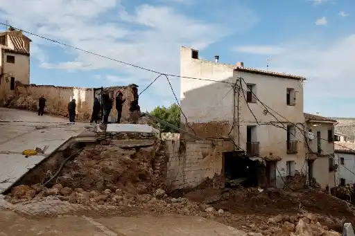 “NO HAY MÁS TERROR QUE ESTE”: el testimonio de un bombero venezolano  SOBREVIVIENTE DE VARGAS en España