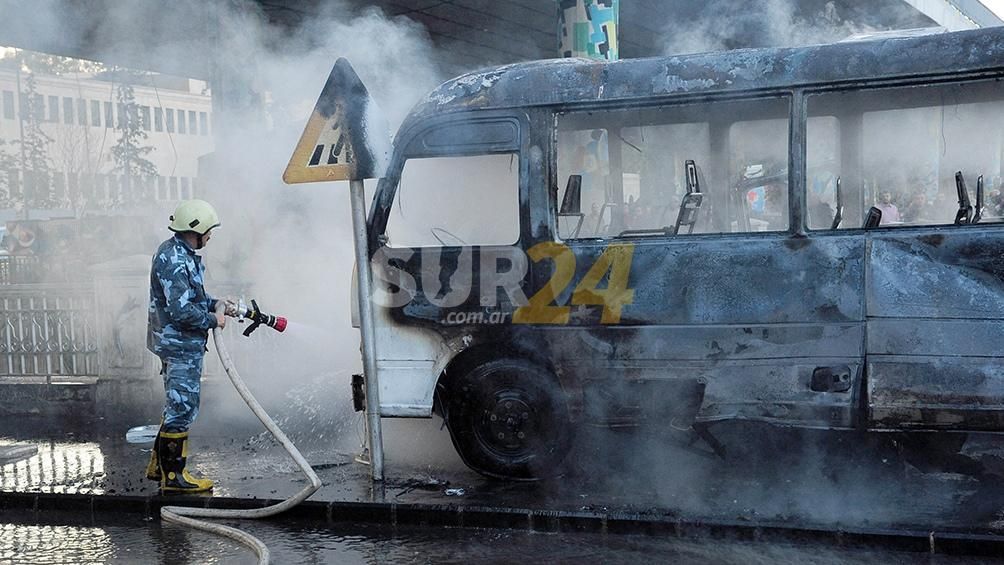 Un atentado contra un colectivo militar dejó 14 muertos en Siria