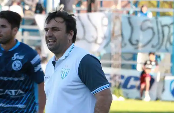 Osella: "A los árbitros les falta huevos para sancionar a algunos equipos"