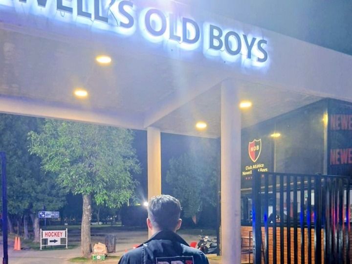 La PDI presenta en las instalaciones leprosa tras el ataque con una bomba molotov. Foto:OLÉ