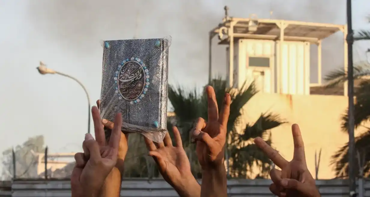 Irak: prendieron fuego la embajada de Suecia tras la quema de un Corán en el país escandinavo