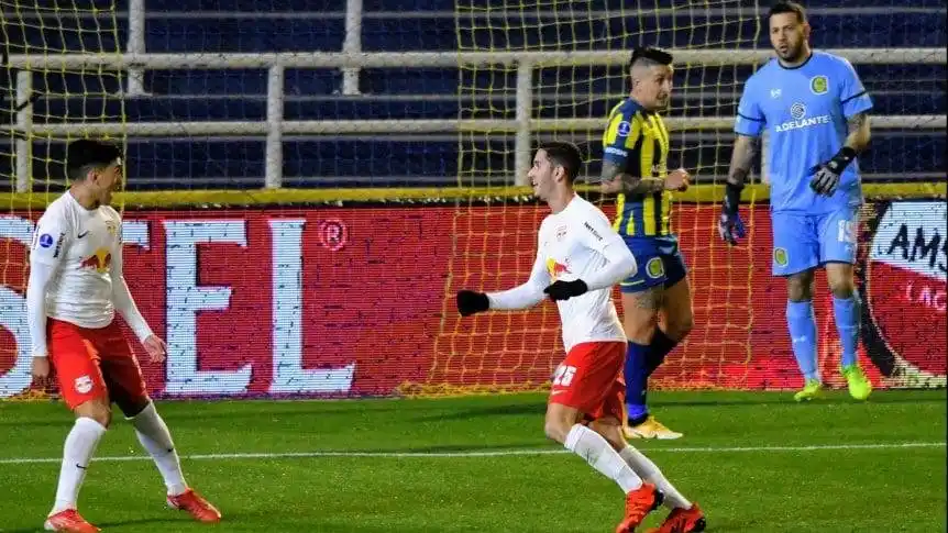 Rosario Central perdió con Bragantino y quedó complicado