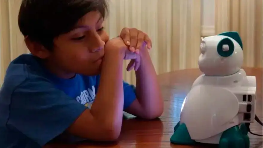 Explican la forma en la que los robots y la inteligencia artificial pueden ayudar a los niños con autismo