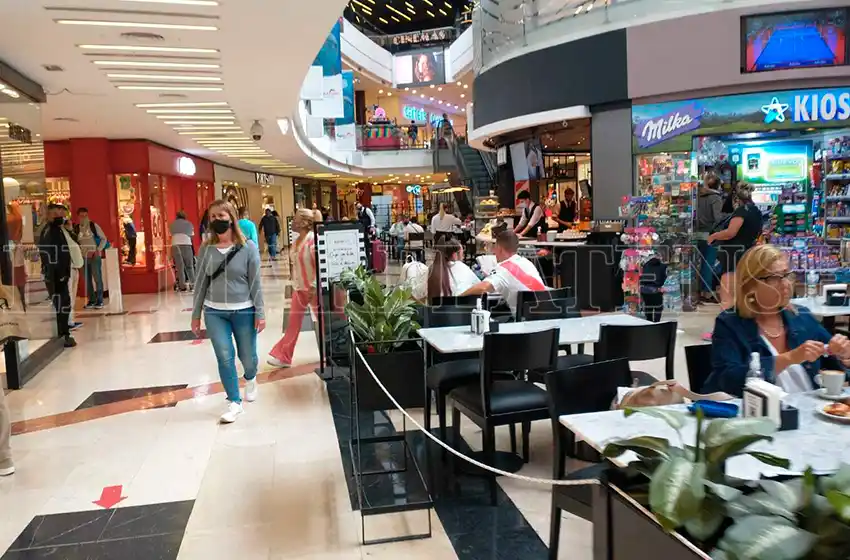 Continúan los “Conciertos en el Patio” del Shopping Los Gallegos