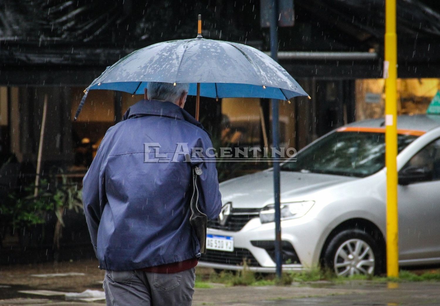 Emitieron un alerta por tormentas fuertes para dos departamentos