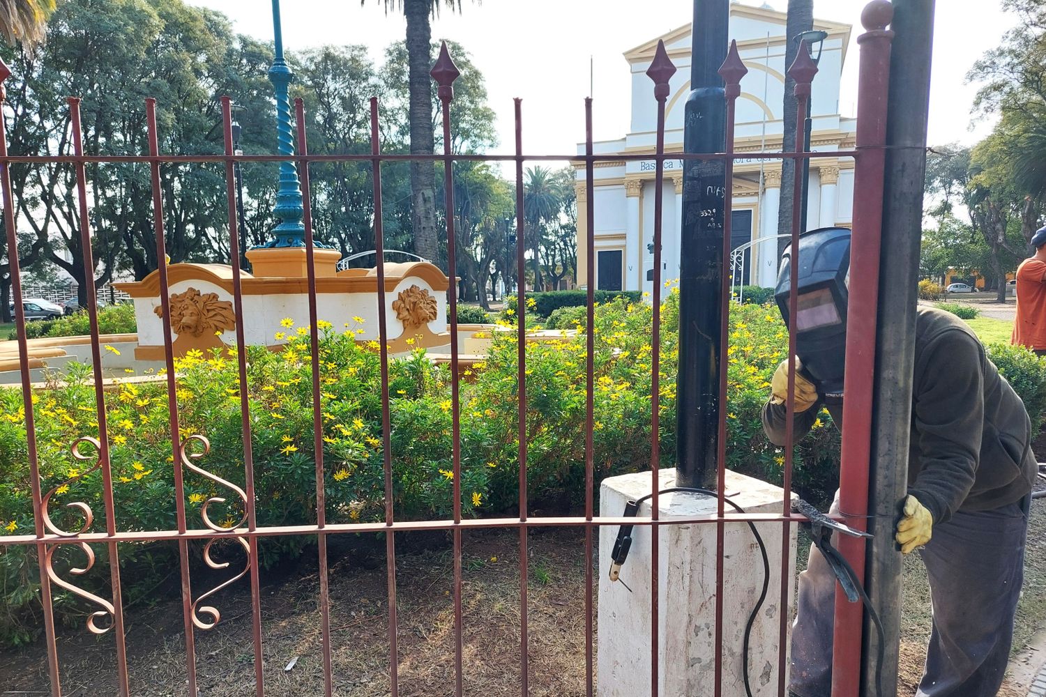 rejas vallado plaza constitución