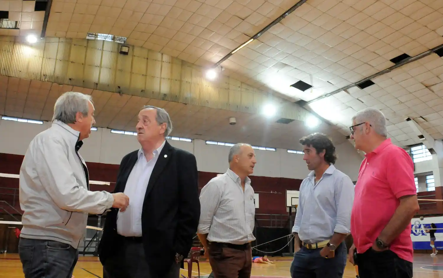 Autoridades recorrieron clubes donde colocaron reflectores led para el ahorro energético