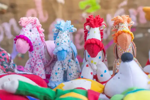 EN EL DESVAN: Mabel y su tribu de juguetes