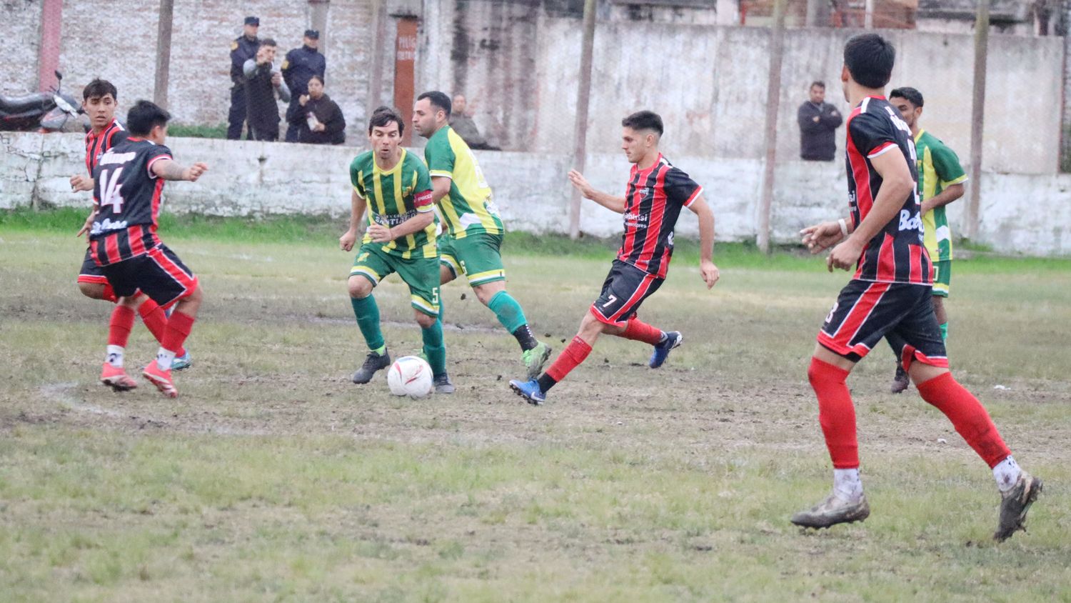Triunfos de Victoria y Comunicaciones en la continuidad del fútbol
