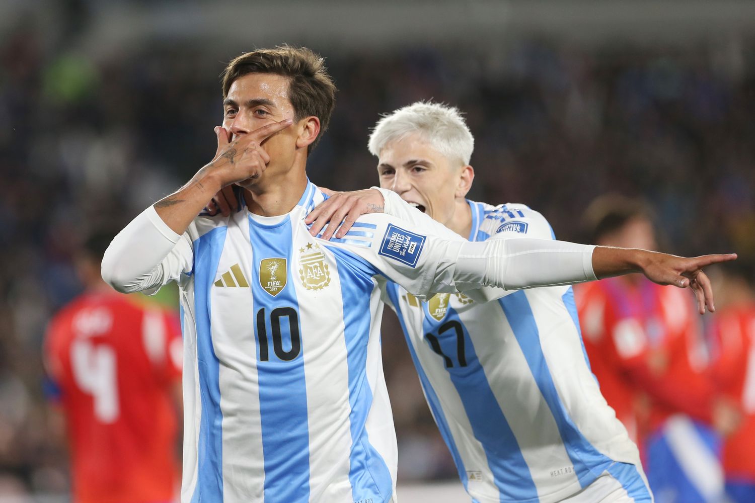 La Selección argentina goleó 3-0 a Chile en el estadio Monumental durante la séptima fecha de las Eliminatorias Sudamericanas para el Mundial 2026