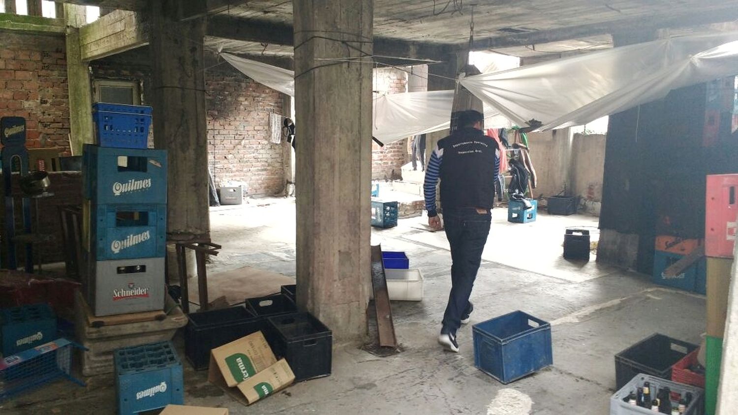 Clausuran un supermercado chino en la zona de la vieja terminal