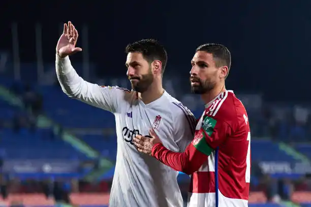 Granada perdió y se hunde