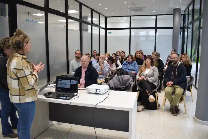 Mesa de COPRET: Se analizaron las nuevas carreras para 2026 y se confirmó la continuidad de la Escuela de Cerámica y el Conservatorio de Música