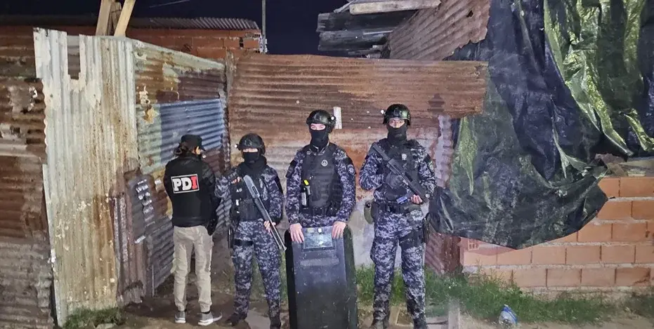 Allanaron tres domicilios en barrio Acería de Santa Fe por microtráfico: un detenido y dos aprehendidos