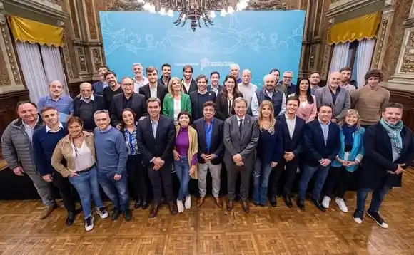 Kicillof se reunió con intendentes y destacó que el FDT “está sólido” en la provincia  