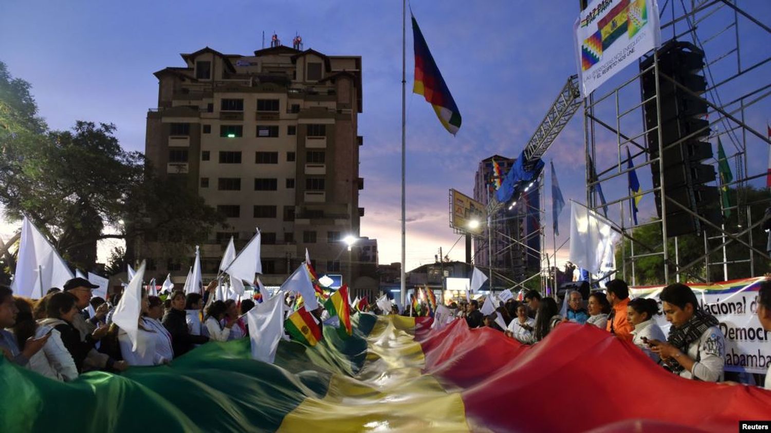 Bolivia enfila hacia el diálogo para pacificar el país