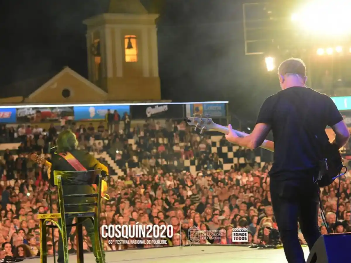 Los Nocheros y Jairo cerraron Cosquín