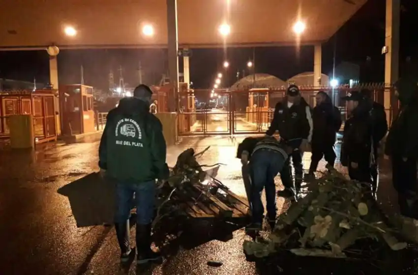 Camioneros bloquean el acceso al Puerto local