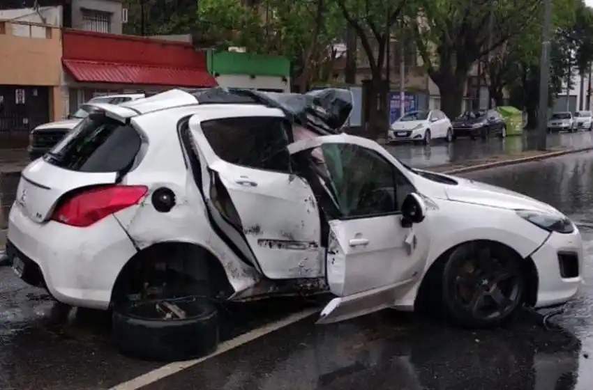 Una mujer falleció tras colisionar contra un poste de luz
