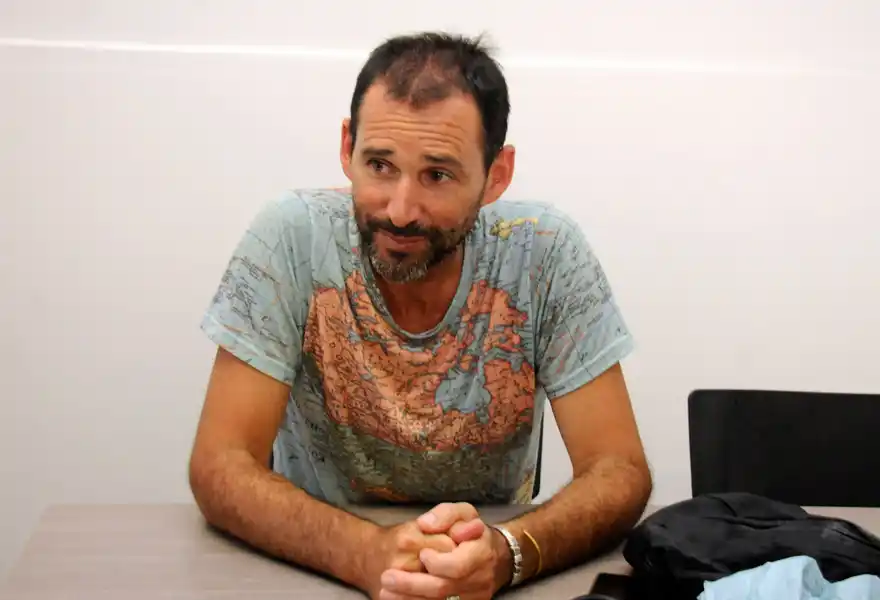 Derribó las fronteras y cumplió su sueño de recorrer el mundo en bicicleta durante 16 años