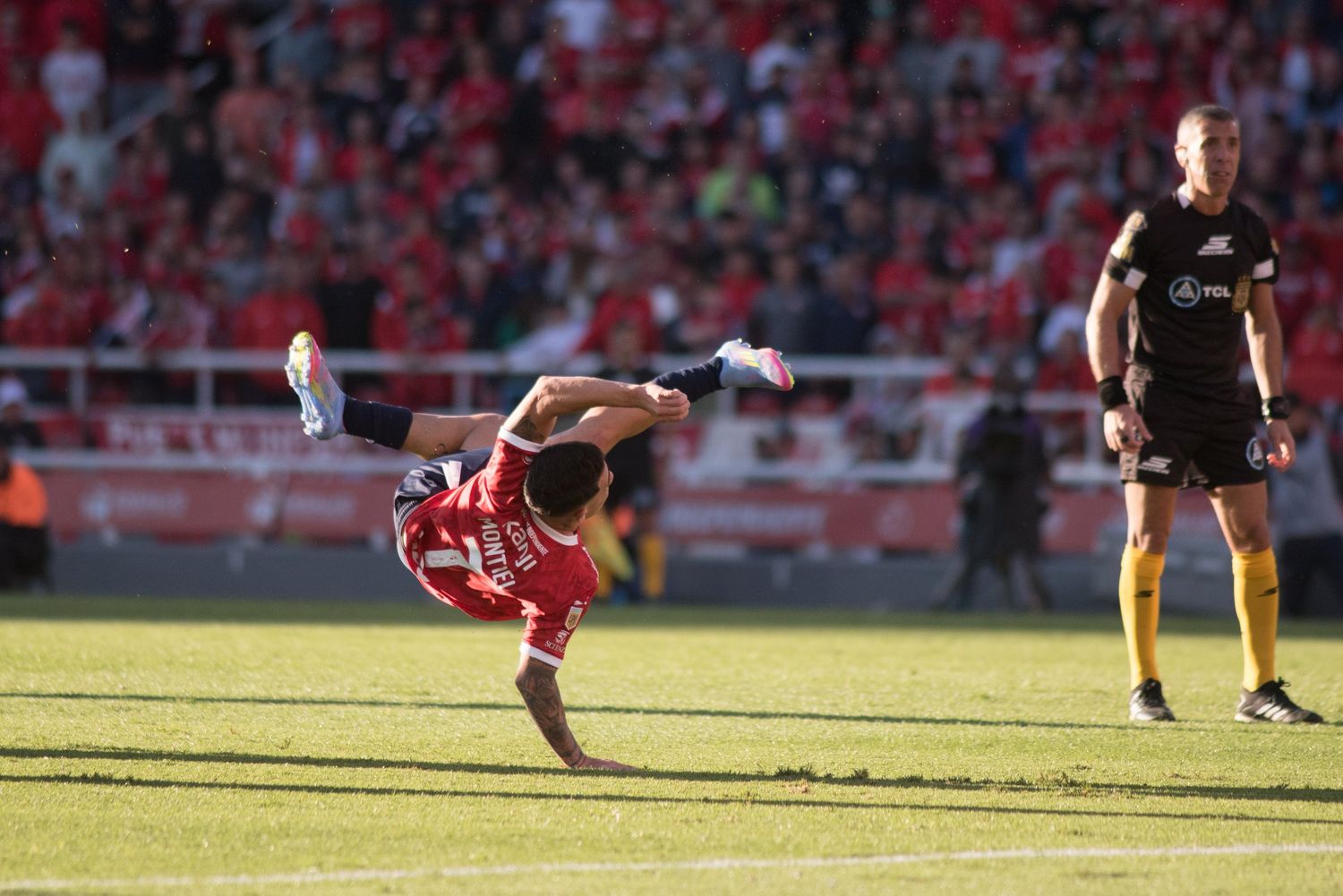 Así fue el tremendo golazo de chilena de Santiago Montiel desde afuera del área que metió a Independiente en cuartos