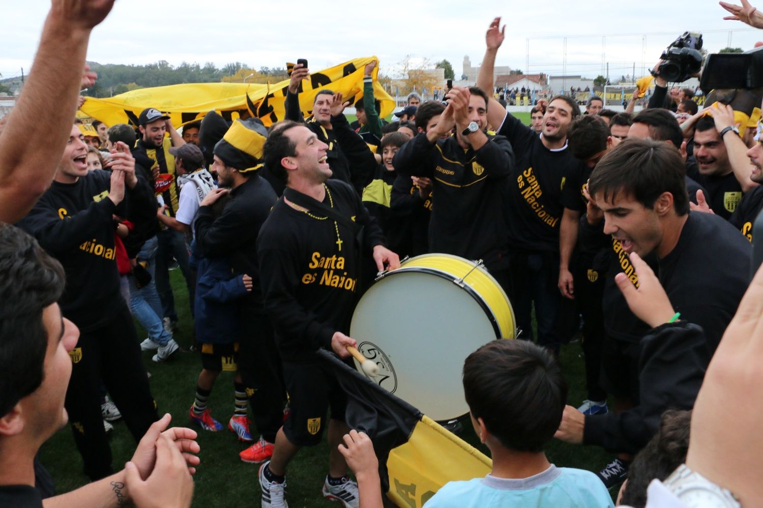 La fiesta aurinegra en el San Martín tras lograr el ascenso.