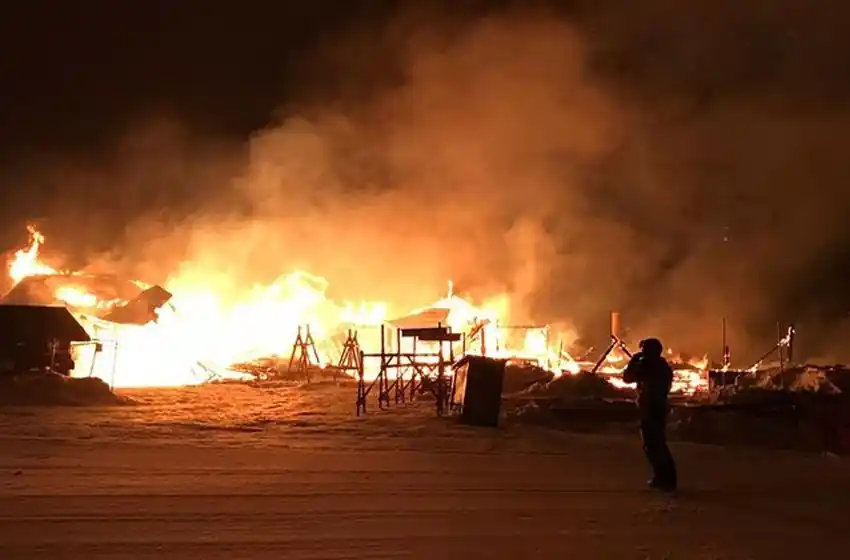 Se incendió una emblemática confitería del cerro Chapelco