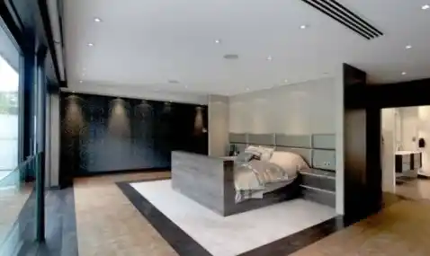 Las habitaciones de la casa del depotista tienen un enorme espacio de almacenamiento